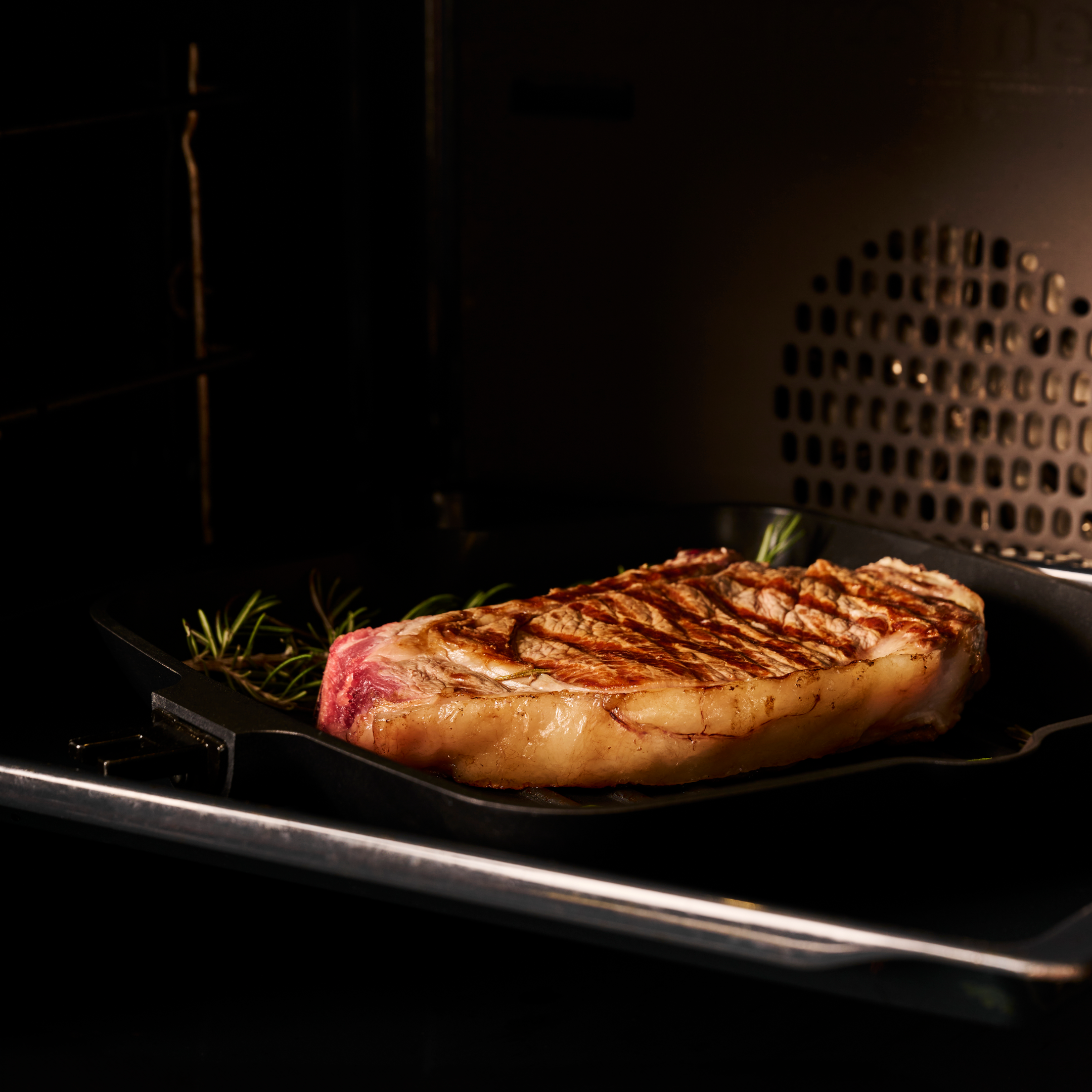 BISTECCHIERA 28X28 CM in pietra fondo a induzione in acciaio