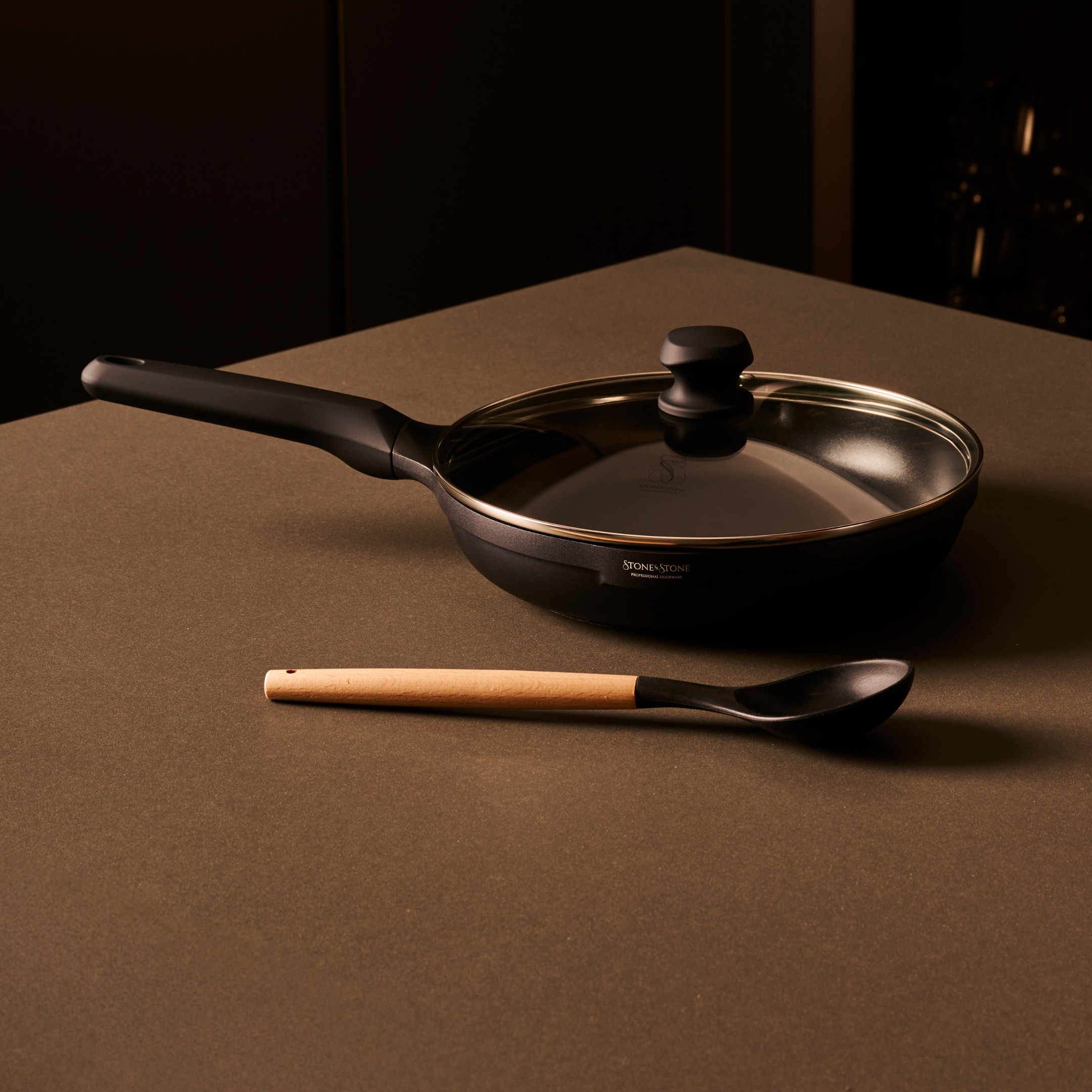 PADELLA 28 CM Antiaderente in pietra fondo a induzione in acciaioAntiaderente in pietra, fondo a induzione in acciaio + coperchio