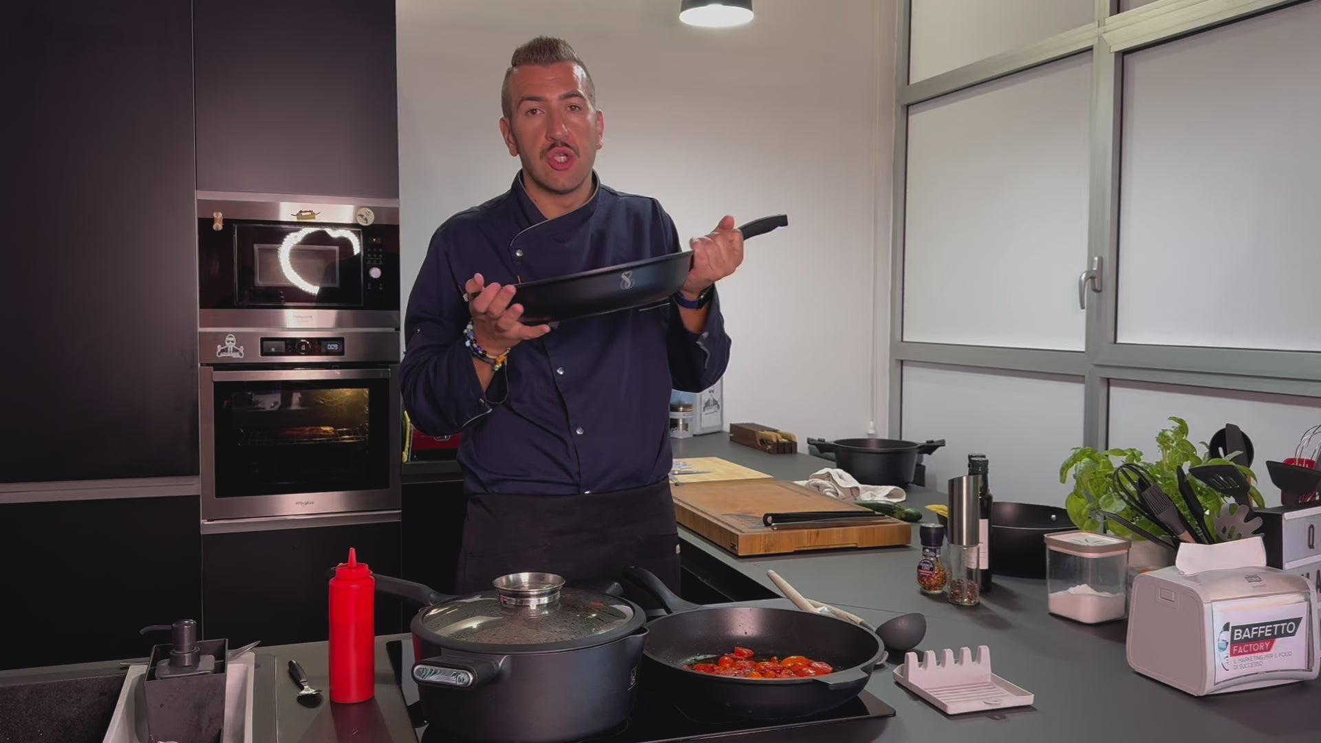 PADELLA 32 CM Antiaderente in pietra fondo a induzione in acciaioAntiaderente in pietra, fondo a induzione in acciaio + coperchio + forchettone in silicone