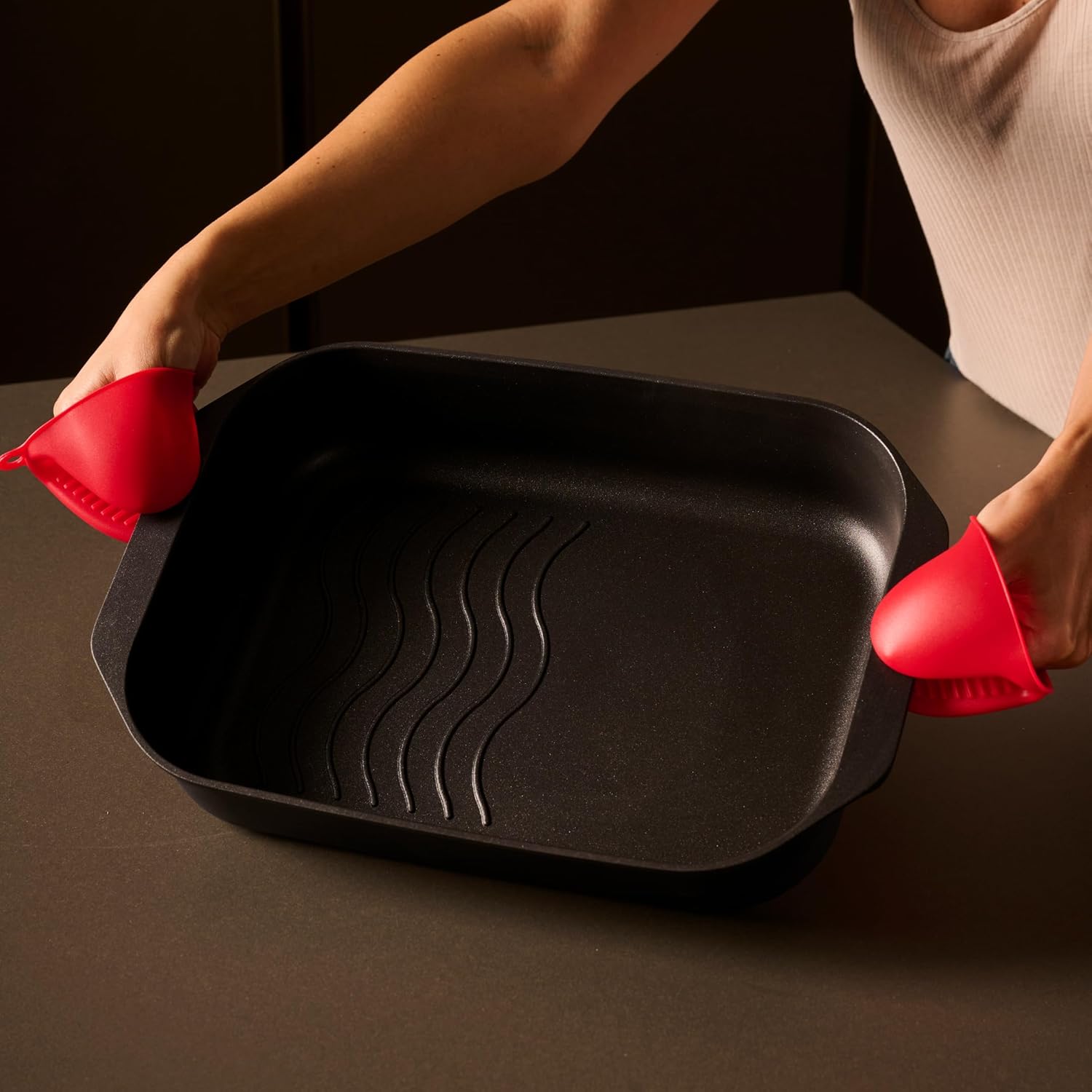 Stone&Stone Teglia Forno Rettangolare 34x8cm in alluminio | Super Antiaderente Tedesco | Pirofila Lasagnera Rostiera | Priva di PTFE - PFOA - PFAS | Induzione Gas Forno | Coperchio 2 Presine, Spatola